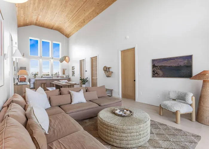 Peaceful 4br*private Pool*3-5 Min Walk To Beach! Holiday home